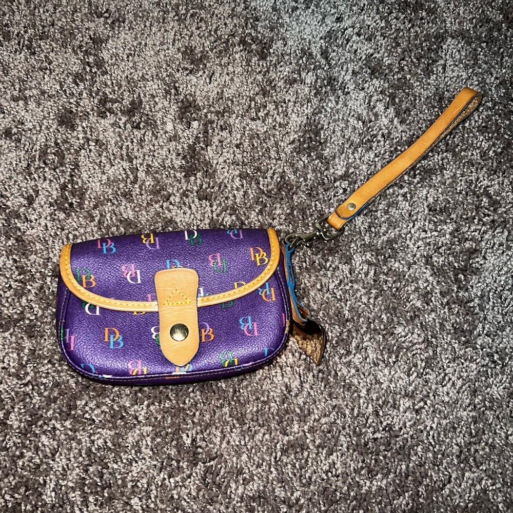 dooney and burke wristlet
